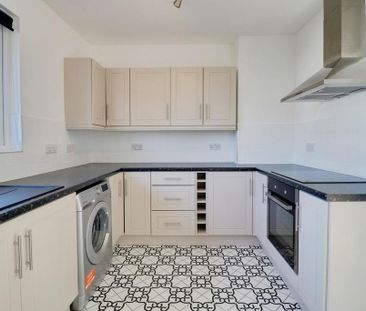 2 bedroom maisonette to rent - Photo 4