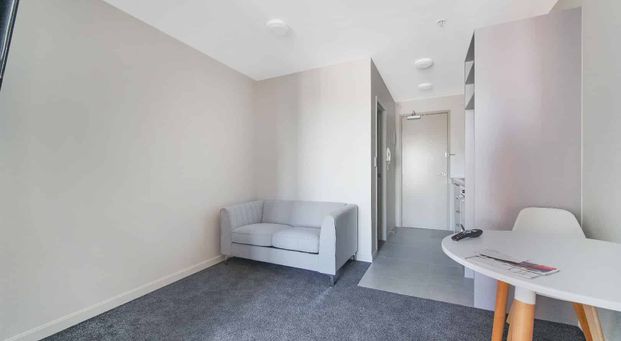 Move in ready! Fully furnished! - Photo 1