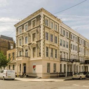 Castletown Road, Barons Court, W14 - Photo 3