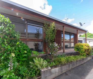 Prime Hamilton Living - Clifton Terrace Townhouse for Rent - Photo 1