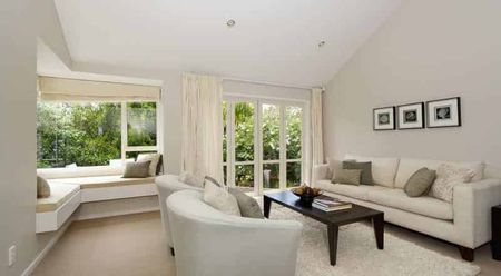 Sunny & Spacious Meadowbank Home - Photo 3