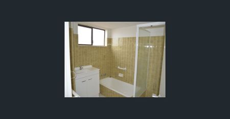 2 BEDROOM UNIT IN THE HEART OF NEW FARM - RENT INCREASING TO $650 PW 22.1.26 - Photo 2