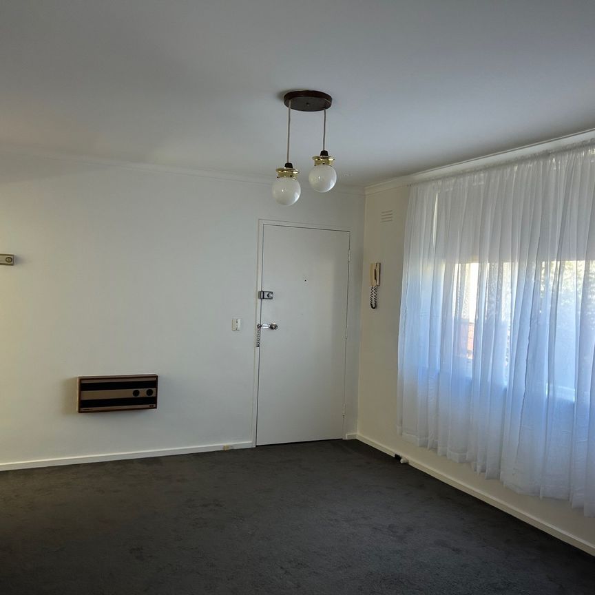 LOW MAINTENANCE LIVING IN A SOUGHT-AFTER CLIFTON HILL LOCATION - Photo 1