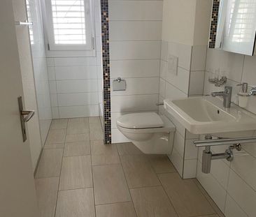 4.5-Zimmer-Wohnung mit Balkon und schöner Aussicht in Rafz - Photo 2