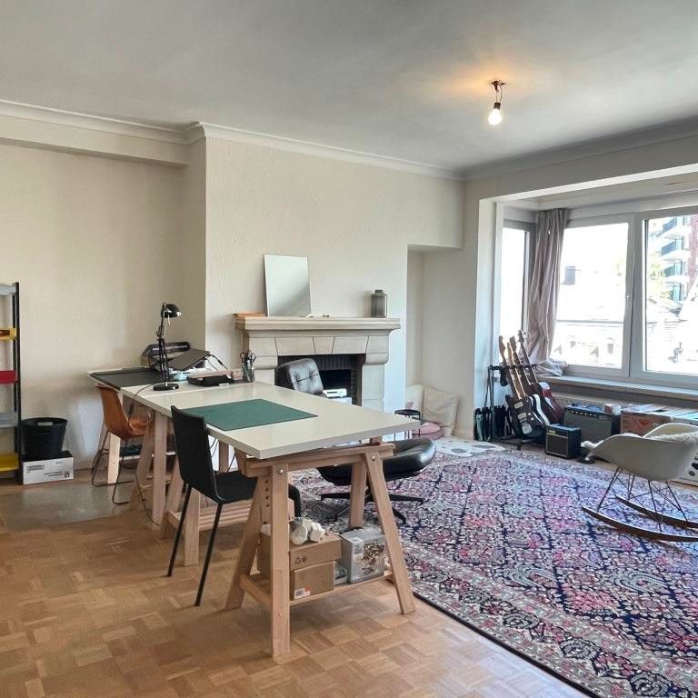 Ruim, 2 slaapkamer appartement gelegen tussen Gent Sint-Pieterstation en het Citadelpark. - Photo 1