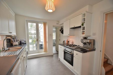 2 bedroom maisonette to rent - Photo 4