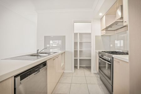 FOUR BEDROOM HOUSE - Photo 5