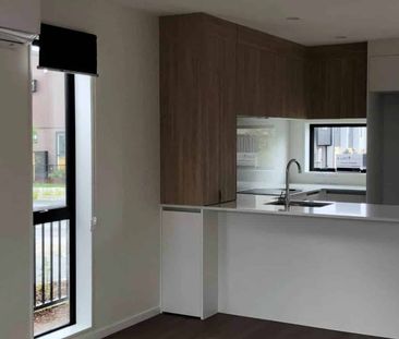 Spacious 2 bedroom home with great location! - Photo 2