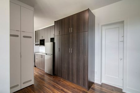 4715 Queen Mary Road - Photo 3