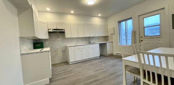 Villeray - 5 1/2 Avec Parking -Septembre - Photo 2