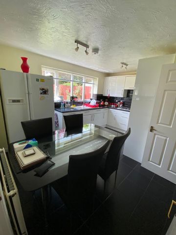 5 bedroom detached house to rent - Photo 4