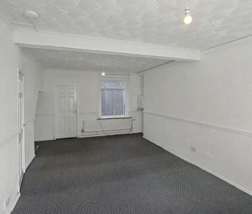 3 bedroom end of terrace house to rent - Photo 1