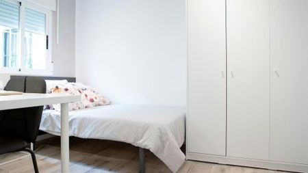 Calle de Albares de la Ribera, Madrid, Community of Madrid 28025 - Photo 4