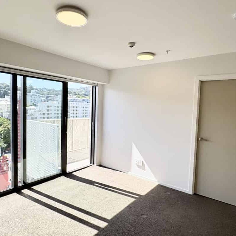 Modern 1 Bedroom Apartment - Photo 1