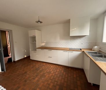 Location Maison 5 pièces 130m² LA TOUR DE SALVAGNY 69890 - Photo 3