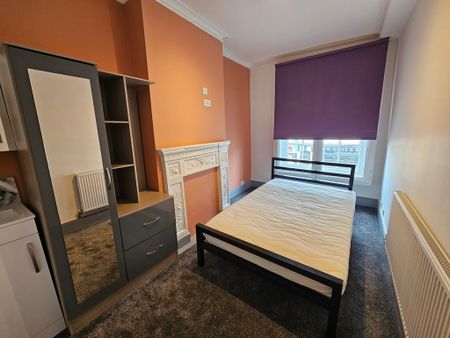 6 Bed Student Accommodation - Photo 4