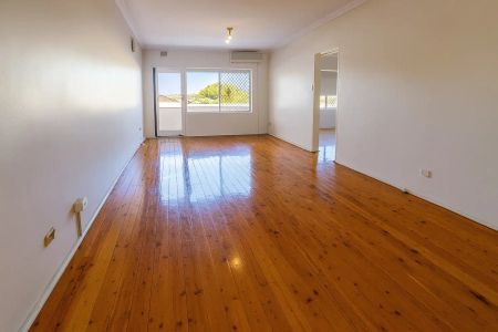 “Neat & Convenient Ground Floor Living” - Photo 2