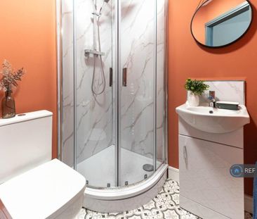 1 bedroom in a house share to rent - Photo 2