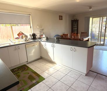 85 Langbourne Drive, Narre Warren South VIC - Photo 2