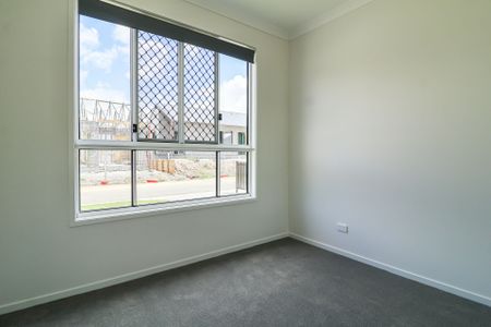 MODERN, STYLISH, AND READY TO ENJOY - WELCOME HOME TO 27 QUEST LANE! - Photo 3