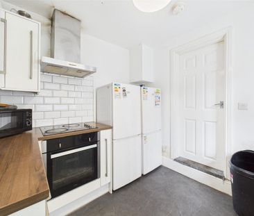 1 bedroom in a house share to rent - Photo 6