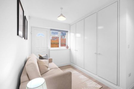 4 bedroom terraced house to rent - Photo 2