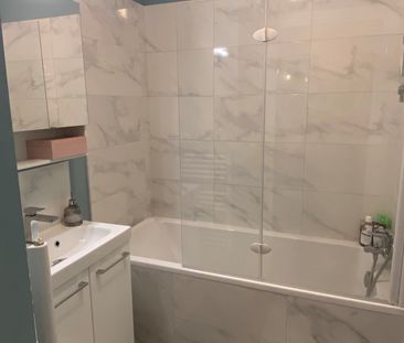 F2 meublé d'une durée d'un an, renouvelable, de 39,81 m² - Secteur ... - Photo 4