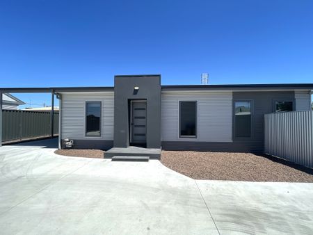 Three bedroom Townhouse - Photo 4