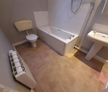 2 bedroom terraced house to rent - Photo 5