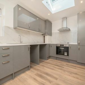 Costons Lane, UB6, London - Photo 2