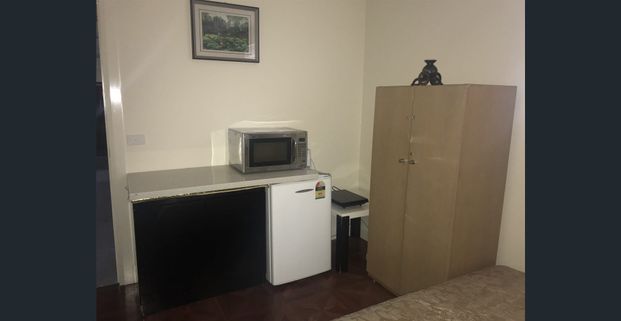 Self Contained Fully Furnished 2BR Unit near Train in Camberwell available NOW! - Photo 1