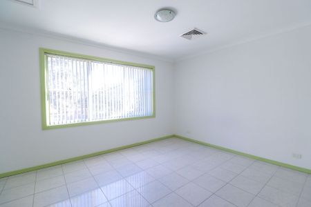 Neat 3 Bedroom Unit - Photo 5