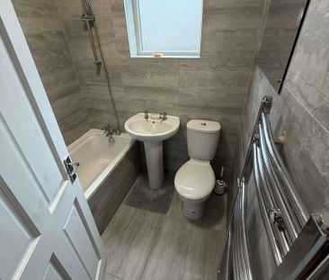 St Josephs Drive, Southall, UB1 - Photo 5