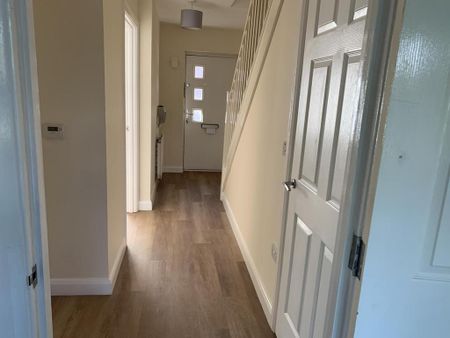 3 bedroom semi-detached house to rent - Photo 2