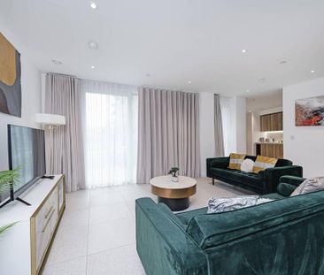 3 bedroom flat to rent - Photo 2