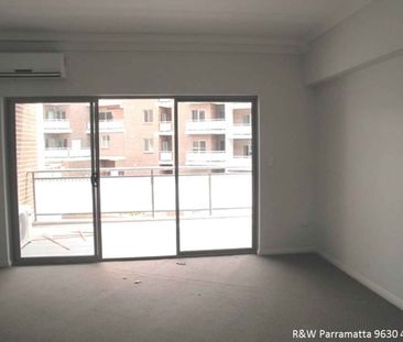SPLIT-LEVEL 2 BEDROOM APARTMEN - Photo 3