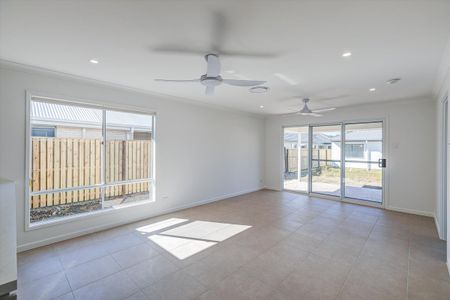 Family Home in 'Affinity Estate' With Ducted Air Con System. - Photo 2