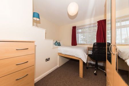 £722 p/w (£3,129 pcm) - Photo 3