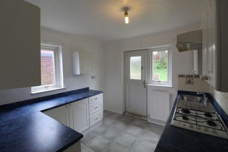 2 bedroom Flat To Let - Photo 4