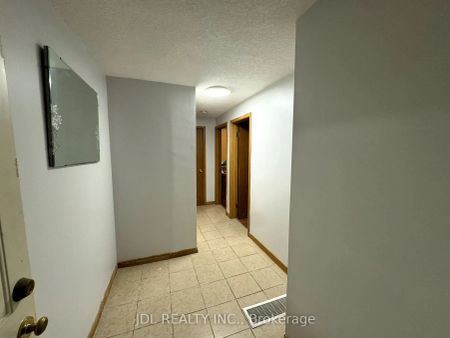 Property For Lease | X9260637 - Photo 5