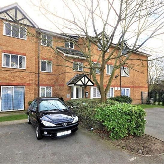 Heathfield Drive, Mitcham, London, CR4 - Photo 1