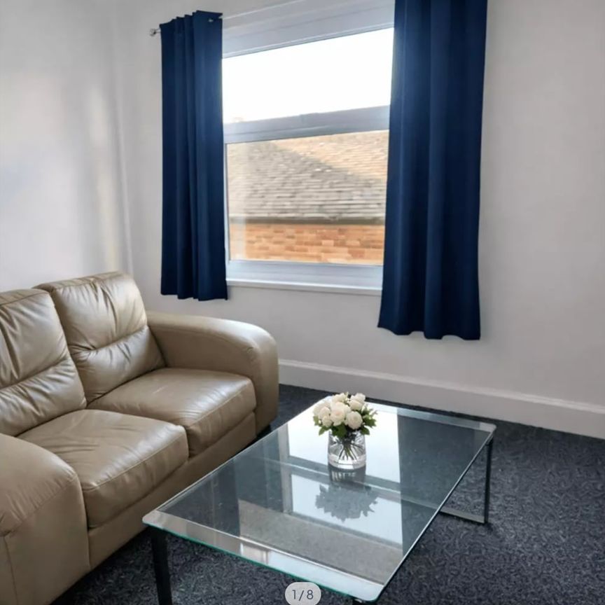 2 Bed Flat, Wellington Street, LU1 - Photo 1