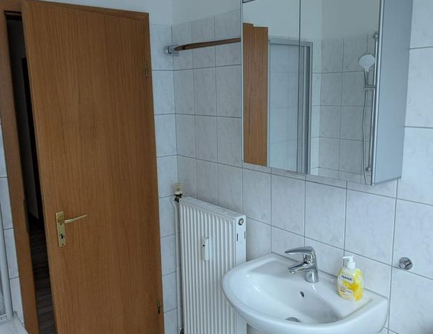 Modernisierte Dachgeschosswohnung (67qm) mit Blick ins Grüne - Foto 1