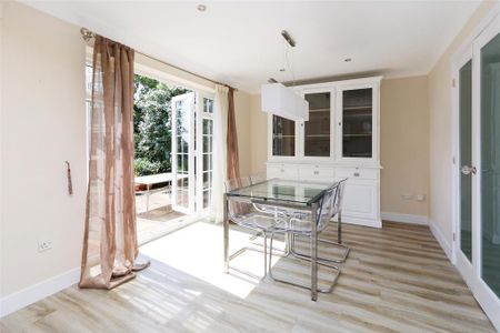 4 bedroom detached house to rent - Photo 4