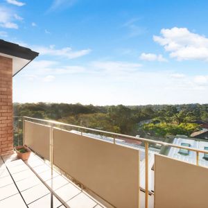 Bright and Spacious Two-Bedroom Apartment with Leafy District Views - Photo 2