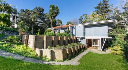 Spacious Renovated Family Home - Photo 4