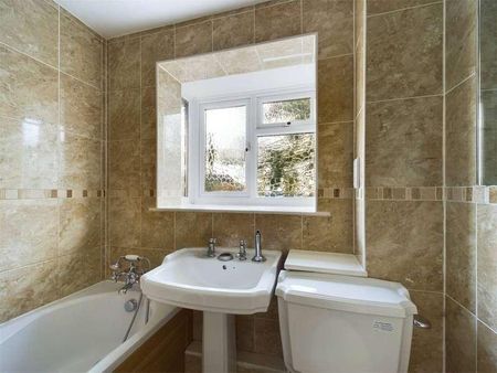 Corfe Place, Maidenhead, Berkshire, SL6 - Photo 5