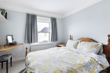 Hare Lane, Farncombe - 3 bedrooms Property for lettings - Seymours - Photo 2