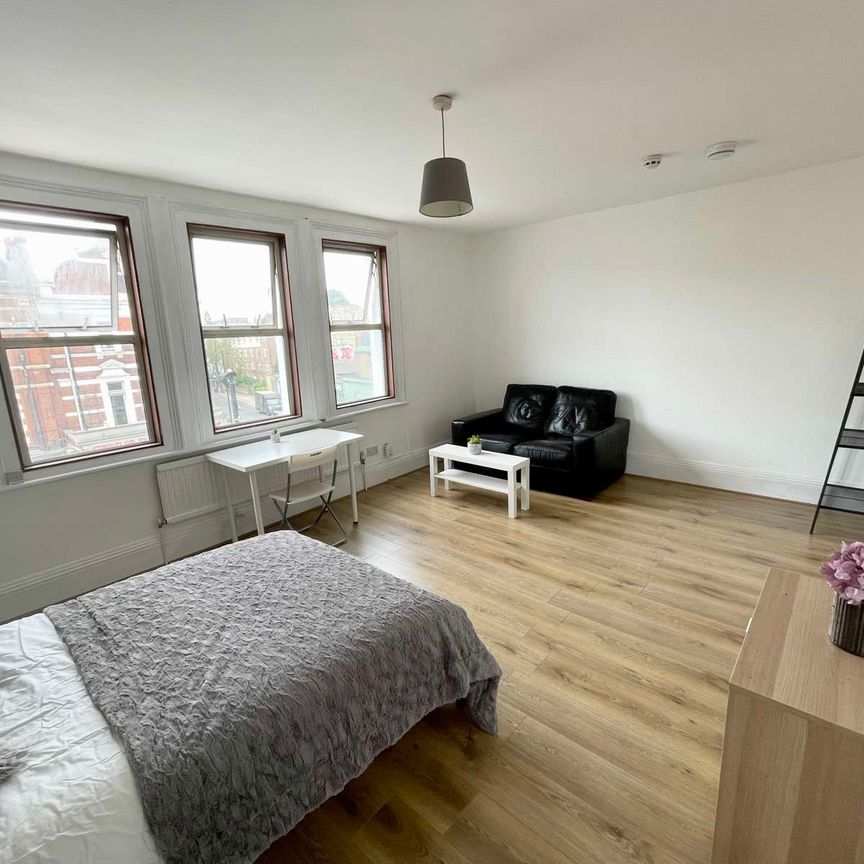 Large Room Available - N4 - Finsbury Park - Photo 1