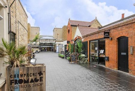 4 bedroom flat to rent - Photo 2